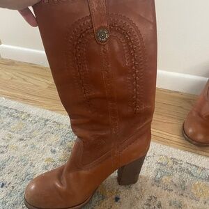 Authentic leather detailed cowboy boots size 9